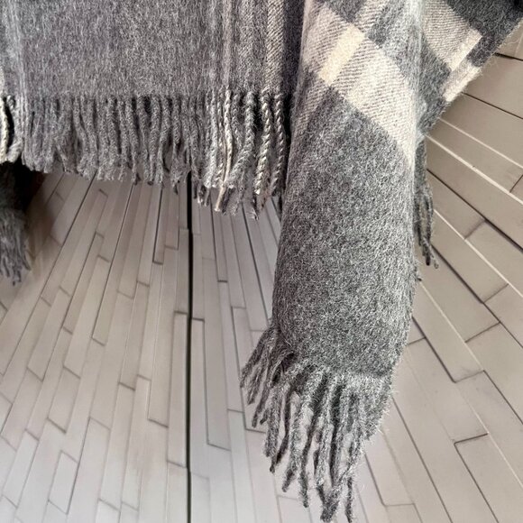 NWT Peruvian Connection 100% Alpaca Wool Grey Gray Plaid Poncho One Size… - Picture 5 of 8